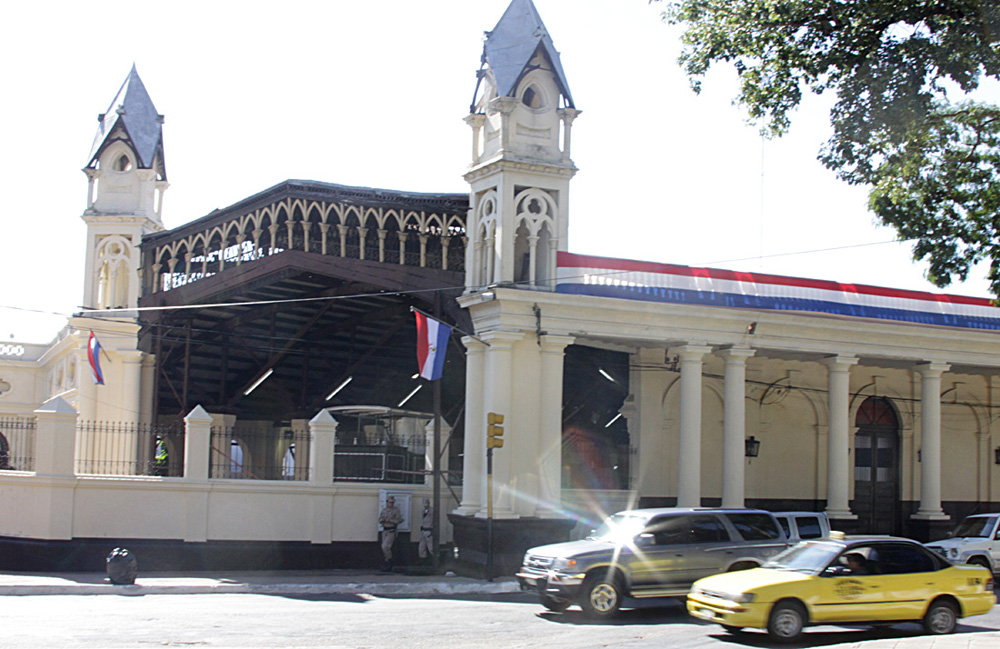 The Commuter Train would link up with Asuncion's historic train station