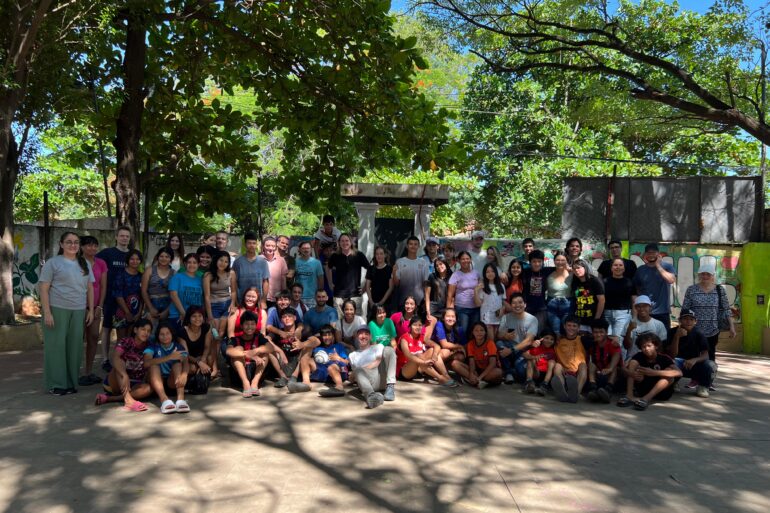 Foreigners and Children at Mil Solidarios.