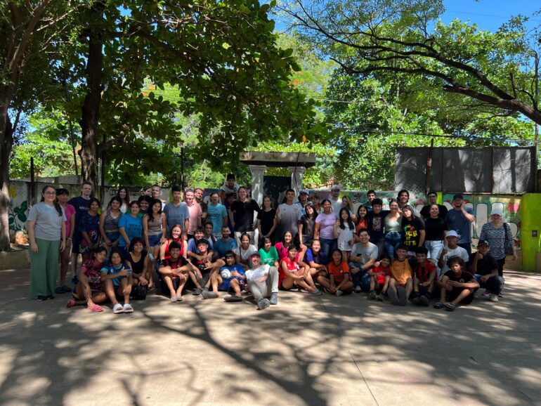 Foreigners and Children at Mil Solidarios.