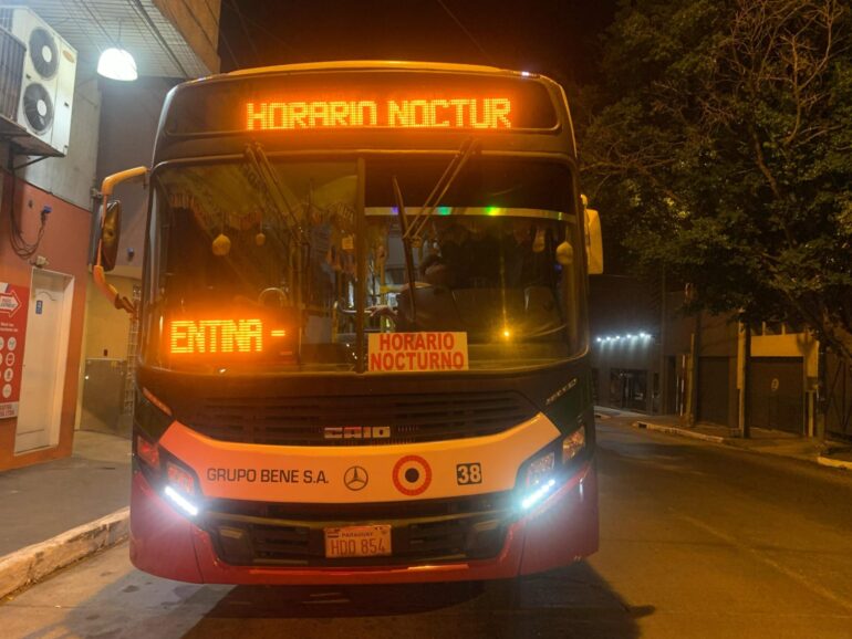 Travel at night in Asunción, safely, on the Buho night bus