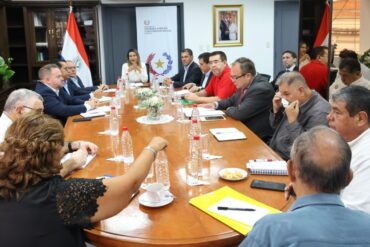 Trade unions meet with the Government of Paraguay