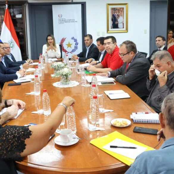 Trade unions meet with the Government of Paraguay