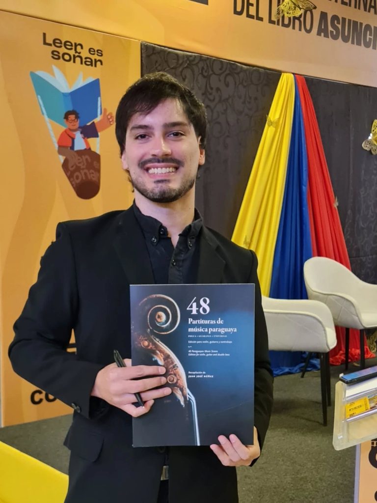 Juan José Núñez presenting his work at the recent book fair.