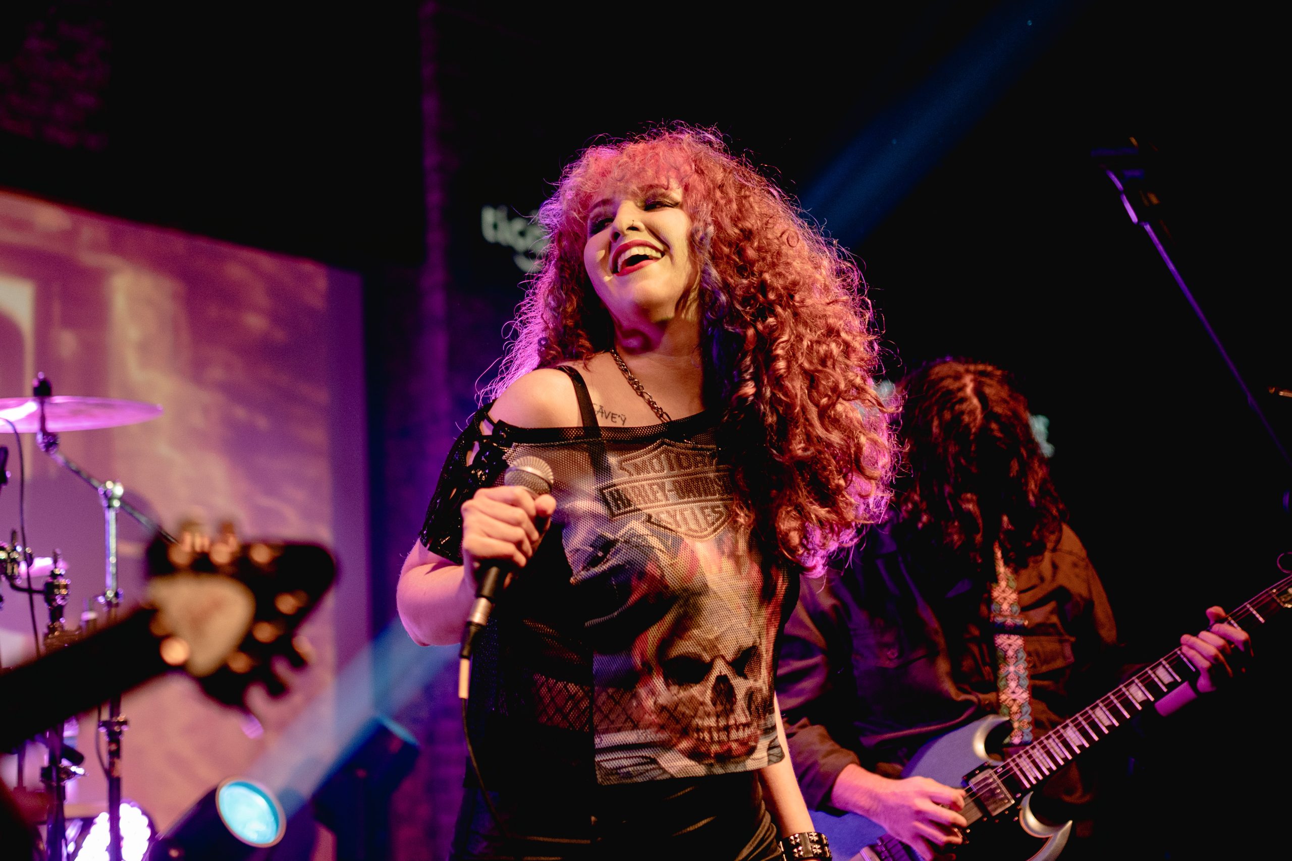 Paraguayan Singer Ale Portillo Ignites The Stage With Rockstar Proletaria