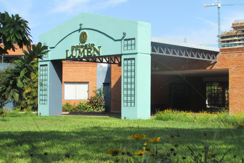 One of the numerous English school in Asunción.