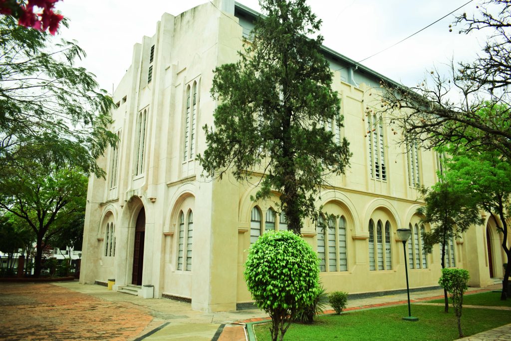One of the numerous English school in Asunción.