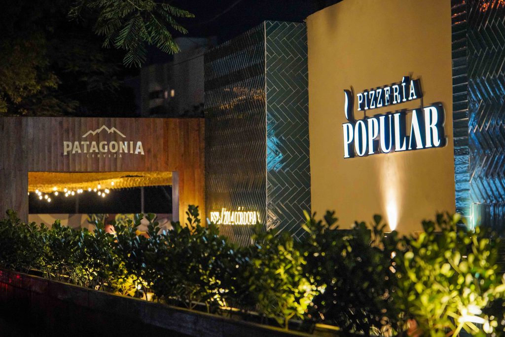 Pizzería Popular exterior.