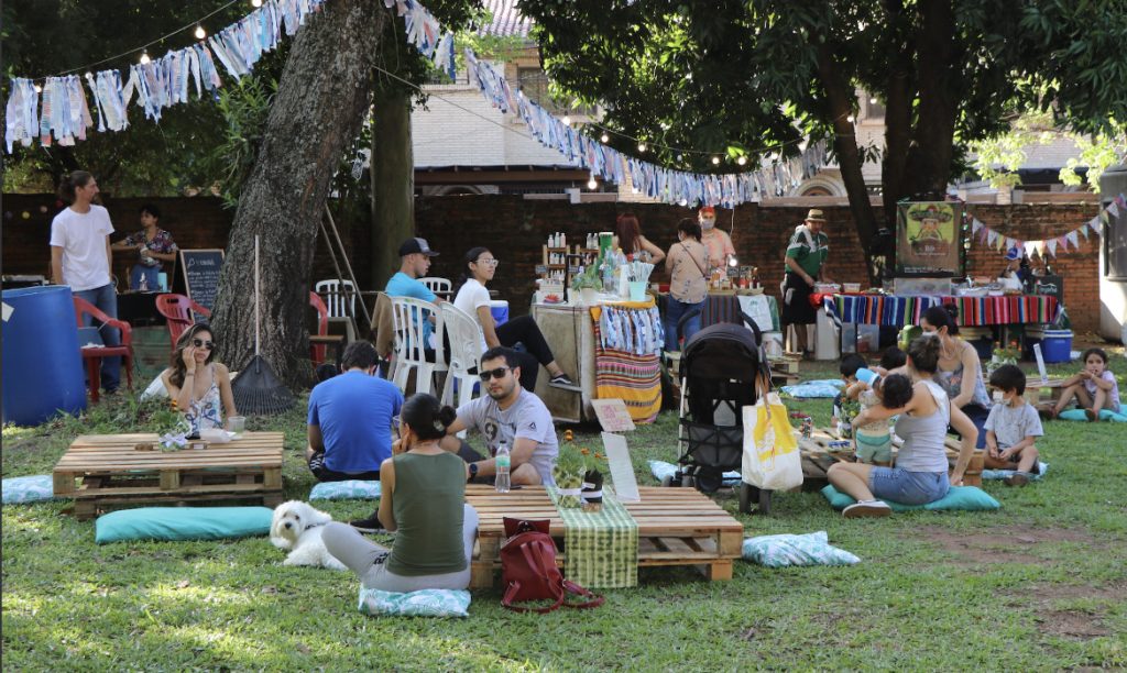 Ekoápe green social space.