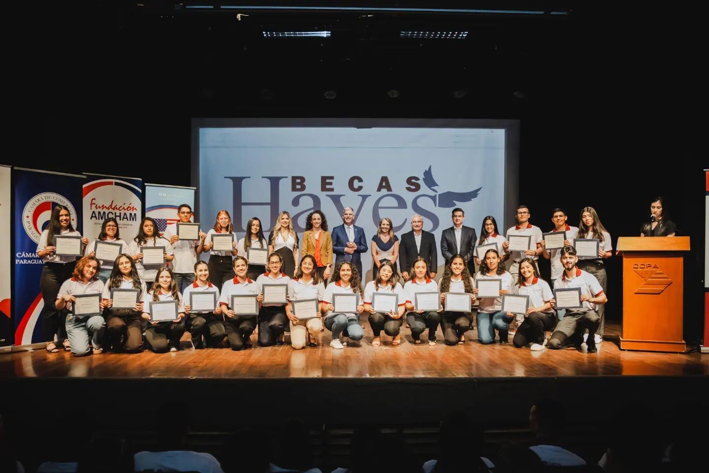English Language Scholarships Open To Paraguayan University Students