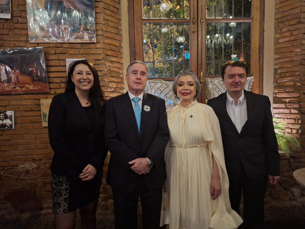 Cynthia González of The Asunción Times, Thomas Field and Dra. Alda Cardozo of the Global Peace Foundation, and Tommy-Maurice Gouin of The Asunción Times.