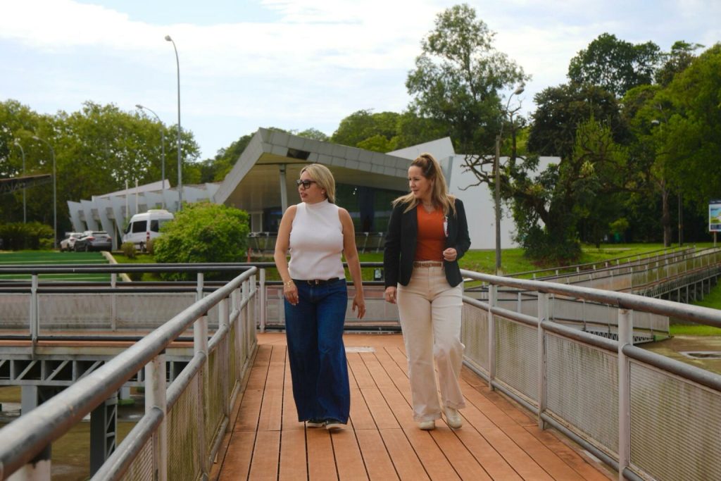 Visitors at Tekotopa.