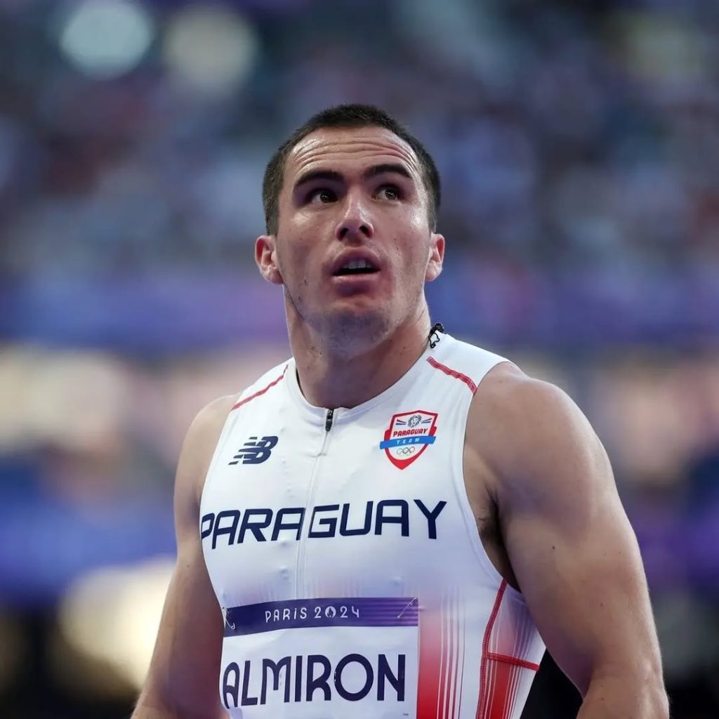 César Almirón.