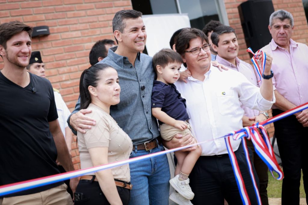 Participants of the programme with the President.