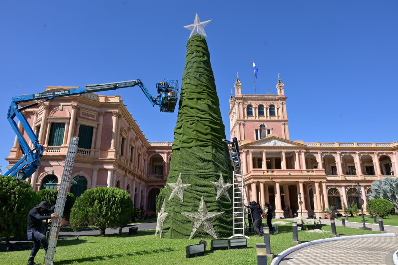 López Palace Christmas Tree Lighting Set for 30 November In Asunción