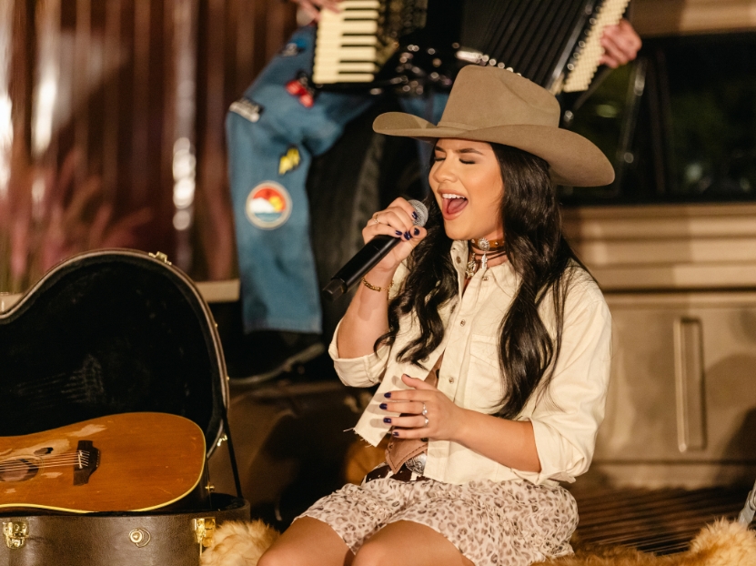 Paraguayan artist Fiorella.