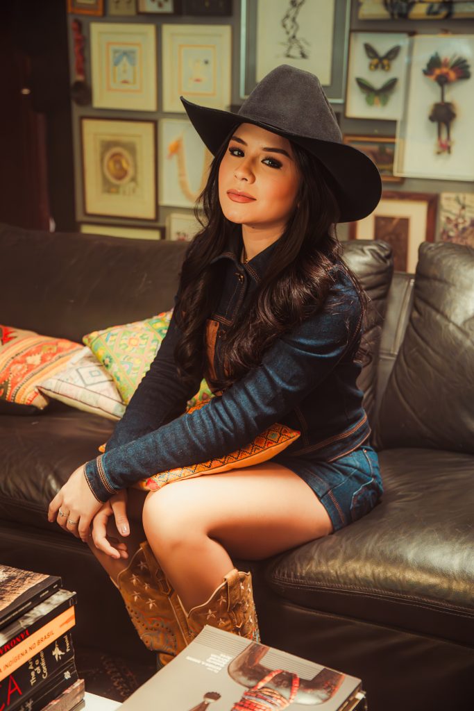 Paraguayan artist Fiorella.