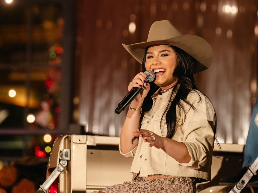 Paraguayan artist Fiorella.