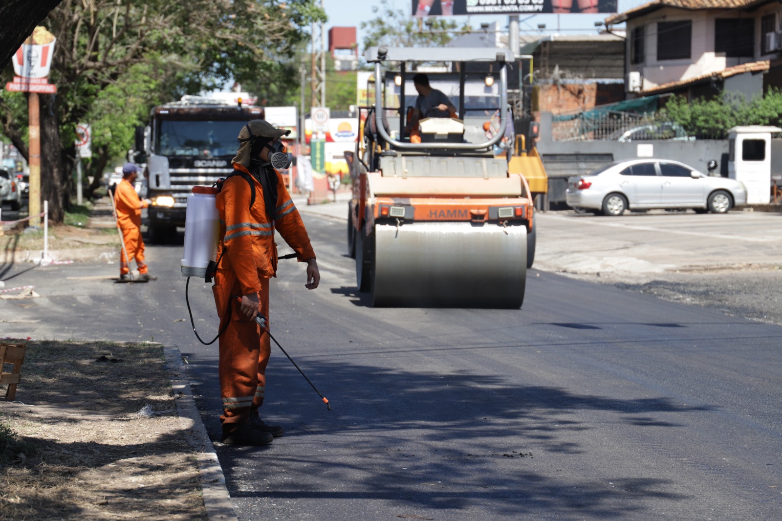 Final Paving Work On Mariscal López Avenue In San Lorenzo