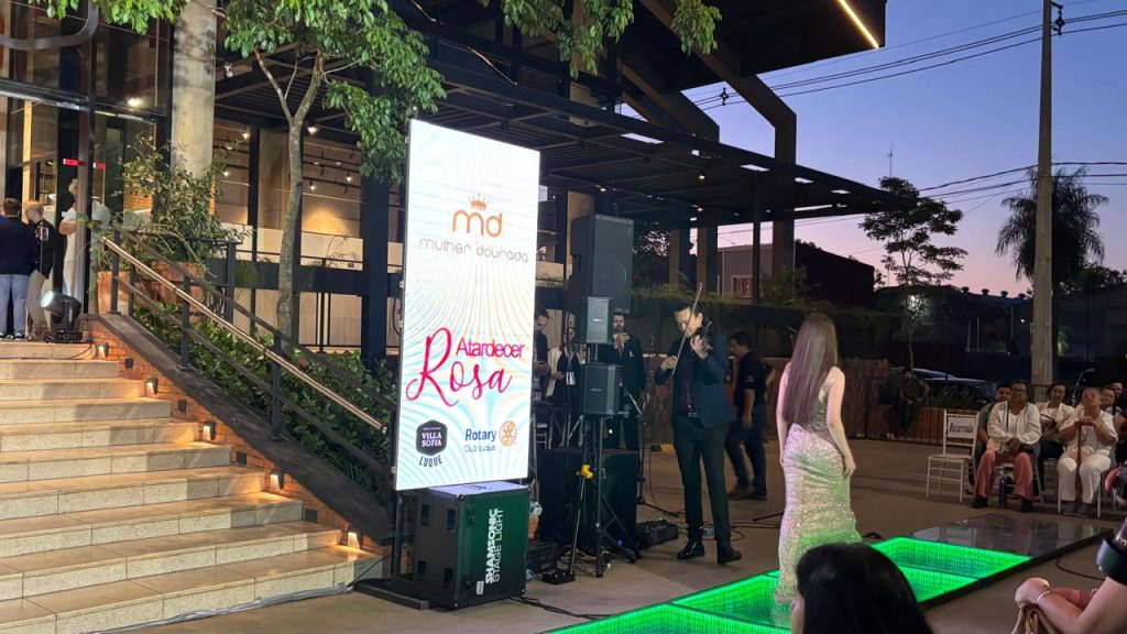 Event for breast cancer awarness.