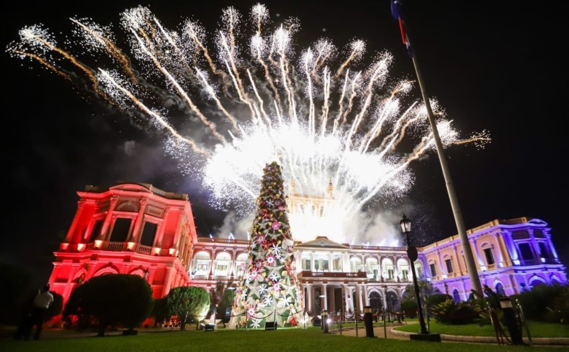 17,000 Cheer As Paraguay Lights Up Christmas Tree In Unforgettable Palace Spectacle