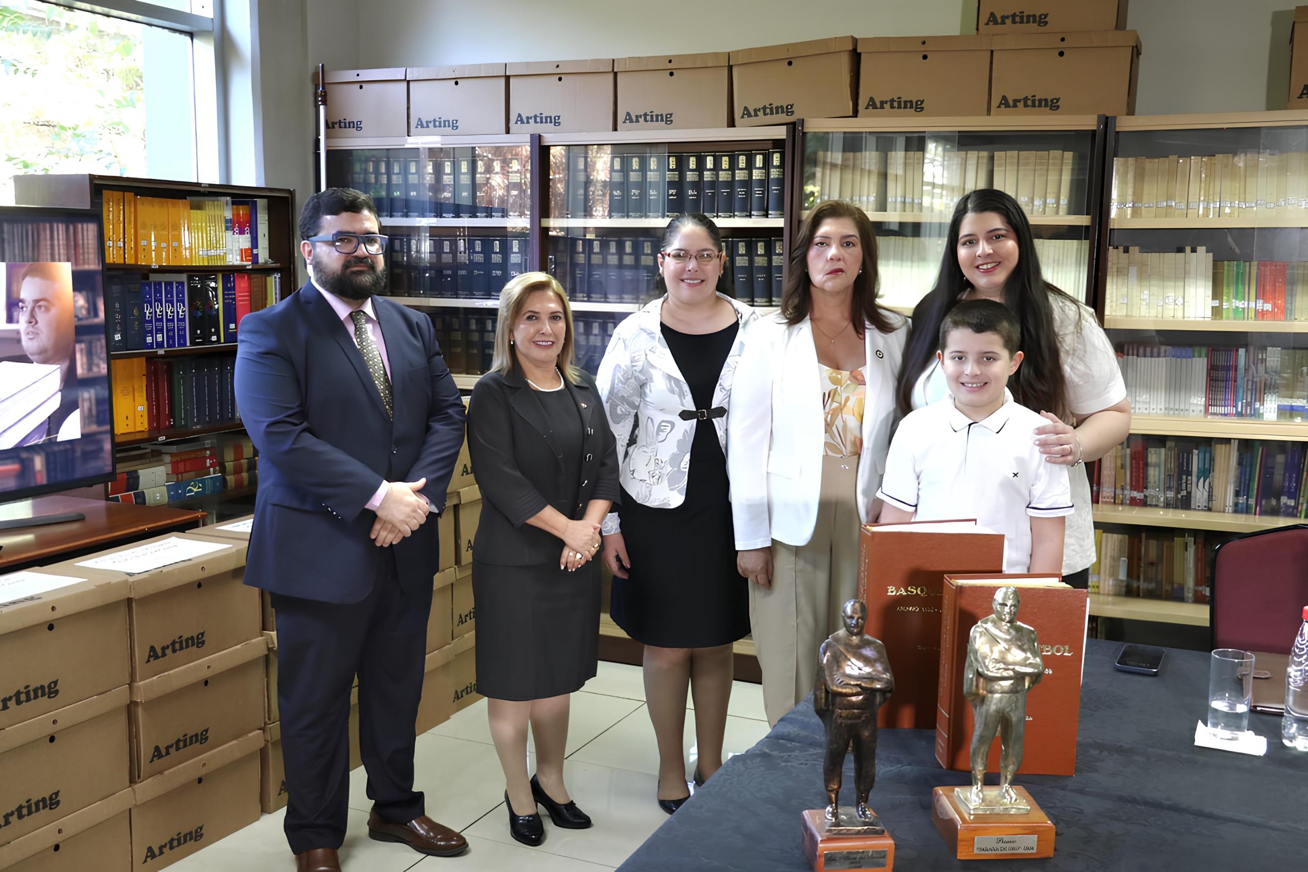 Paraguay Receives Precious Archives Of Iconic Sports Commentator Gustavo Köhn