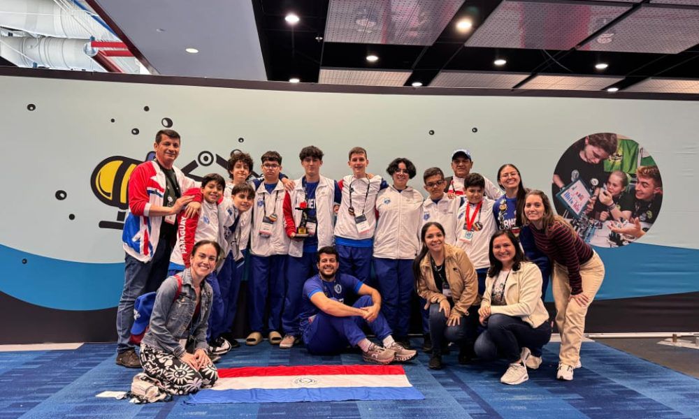 First Lego League Paraguay's participants.