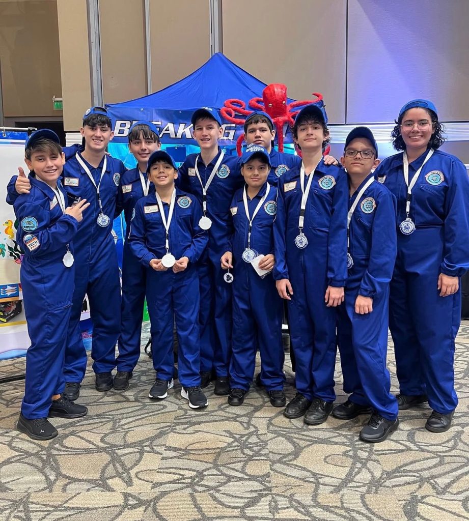 First Lego League Paraguay's participants.