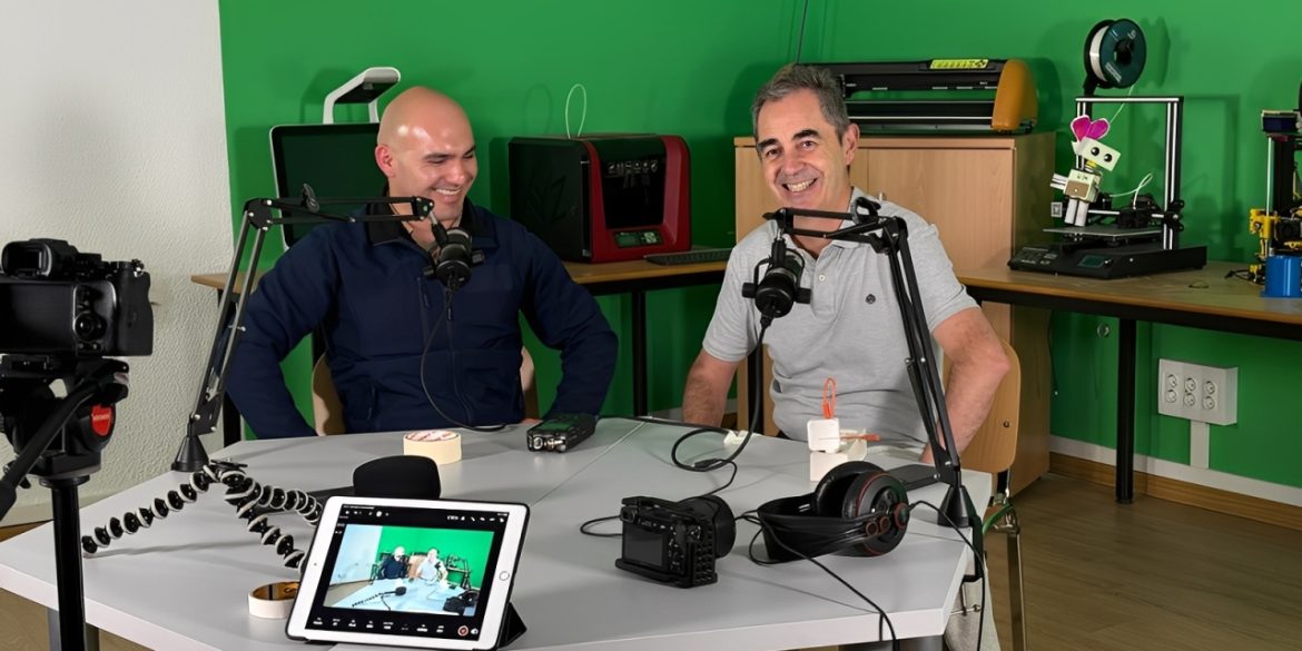 Derlis with reseacher for the Artificial Intelligence book