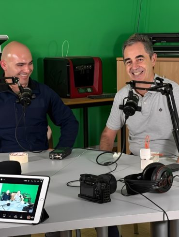 Derlis with reseacher for the Artificial Intelligence book