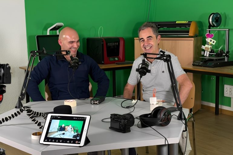 Derlis with reseacher for the Artificial Intelligence book