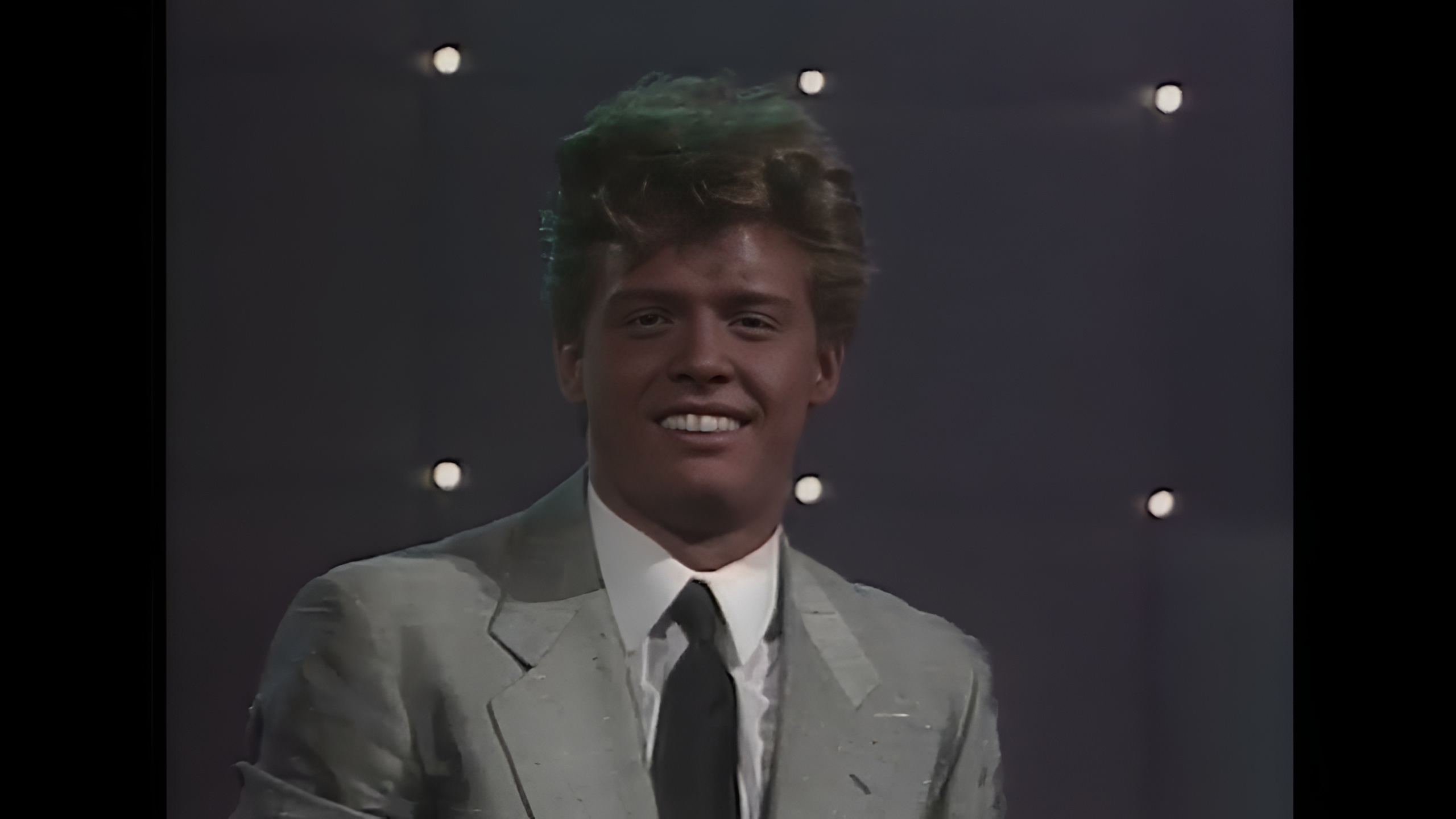 Sergio Denis Hailed Liberty, Luis Miguel Kept Singing: The Night Paraguay’s Dictatorship Fell