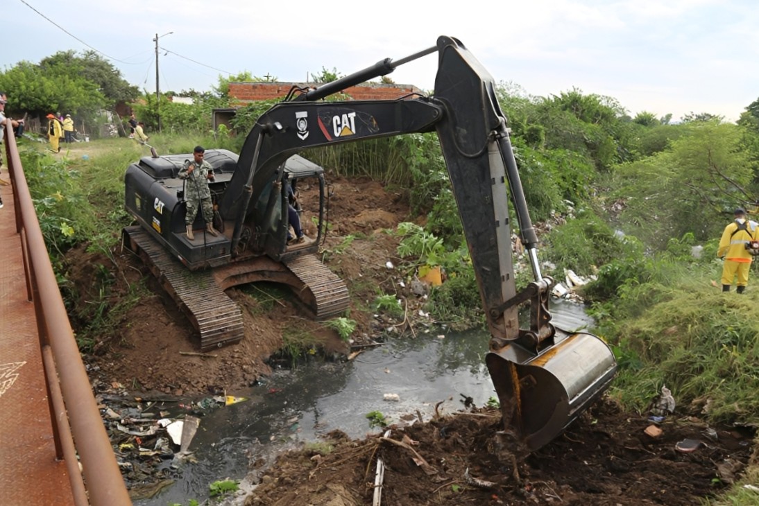 Waterway Cleaning Aims To Protect 21,000 Residents From Flooding In Asunción