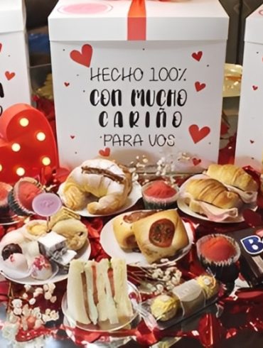 Basket of sweets for Valentine´s Day