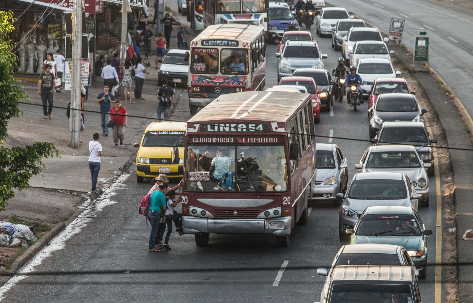 The 3x City: Asunción Traffic Challenge As Population Triples Every Morning
