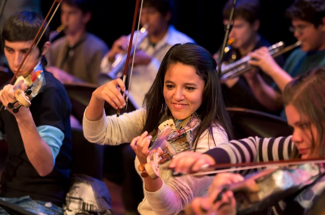 Standing Ovation For “Basura” in Atlanta, The True Story Of Paraguay’s Recycled Orchestra