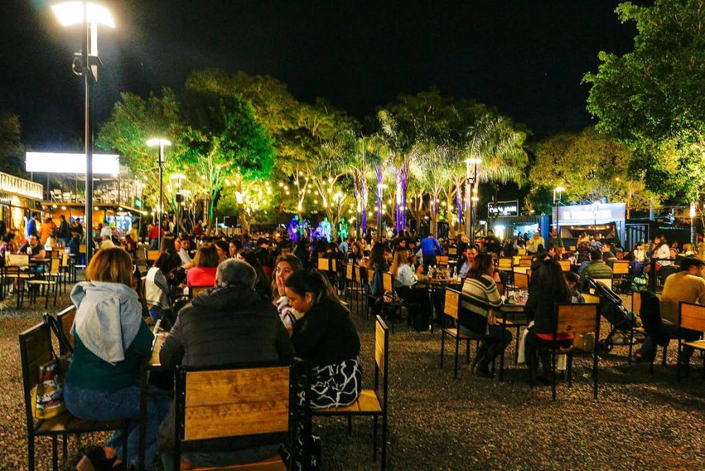 Los Laureles Food Park.