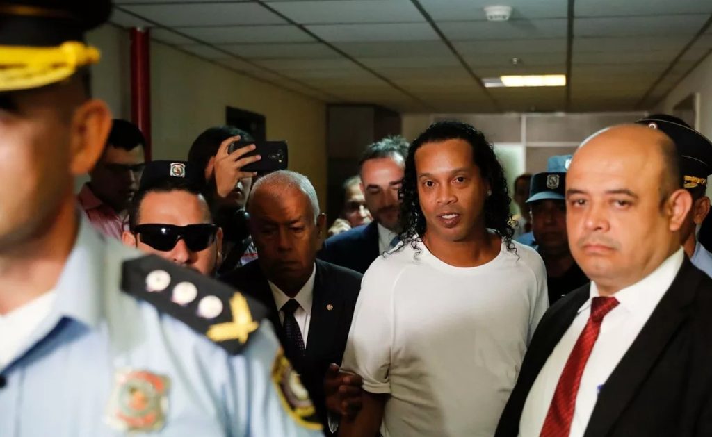 The current image has no alternative text. The file name is: Ronaldinho-in-Paraguay.jpg